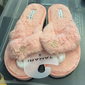 NWT tahari selen fuzzy flip flop sandals pink size 8